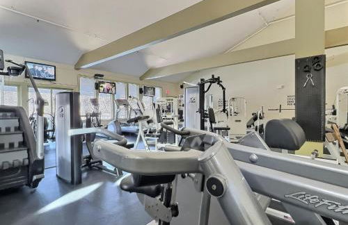 CubsCorner - Pool, Sauna, Gym, Close to Mountain! - Foto 5