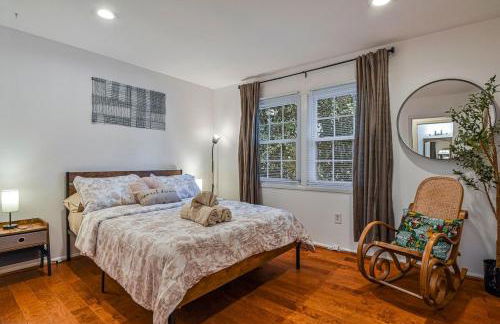 Cozy 4BR Retreat - Private backyard, Gazebo & Grill - Foto 36