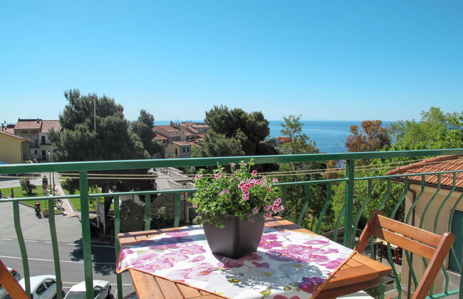 3 bedroom Apartment in Cipressa with garden - Photo 1