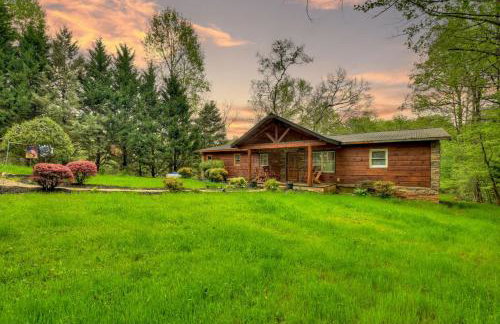 Bear Naked Hideaway - Relax in the hot tub with sounds from the nearby creek - Foto 46