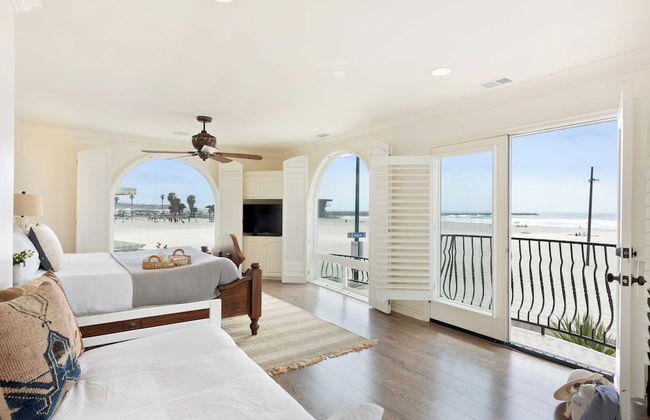 Shoreline by Avantstay Spectacular Beachfront Home w/ Fire Pit, Spa & Pool Table - Foto 2