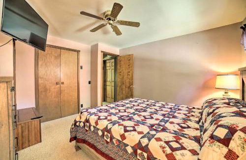 Charming Pymatuning Lake House Near Park and Beach - Photo 11