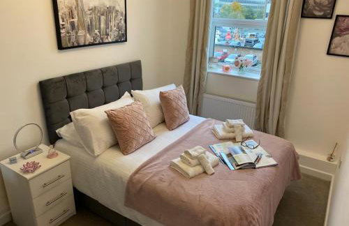 Charming 2- Bedroom Apartment - Photo 1