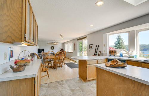 Hoodsport Vacation Rental w/ Deck & Canal Views! - Foto 13