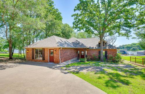 Views and Private Dock Lakefront Eustace House! - Foto 37