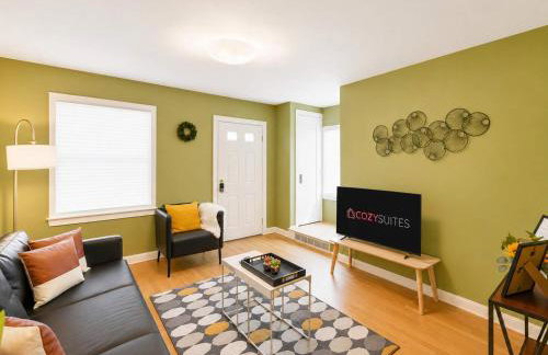 Beautiful 3BR 2BA Colonial House by CozySuites - Foto 9