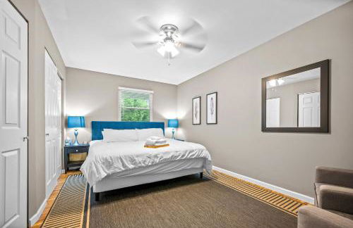 Spacious 2 Bedroom Townhome by StayLage - Foto 12