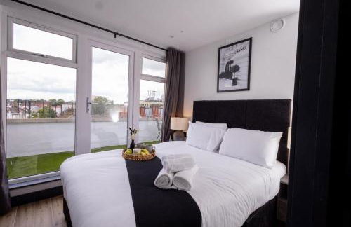 Brand-New Top-Floor Flat with Stunning Balcony & Parking - Foto 5