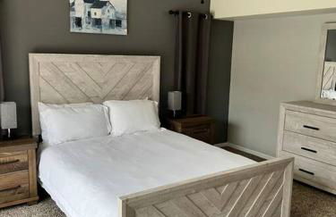 Peachland getaway with pool and tiki bar - Foto 11