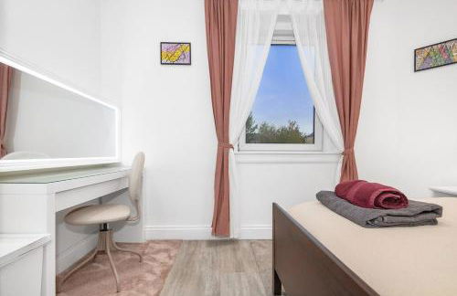 Private Hot Tub - Garden Terrace - Free Parking - Zen & Bubbles - Foto 10