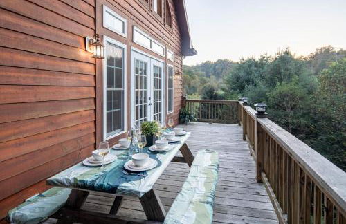 Mountain Retreat with Hot Tub, Game Room and Views - Foto 7