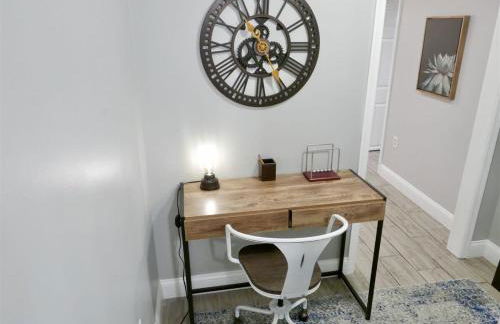 Federalist Style Rowhouse sleeps 4 with parking - Foto 12