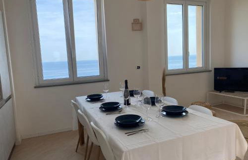 Incanto sul mare con enorme terrazza e piscina - Foto 9