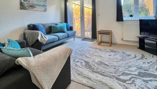 Rushden - 5 Beds Modern Home, Free Private Parking, TV, Garden - Foto 4