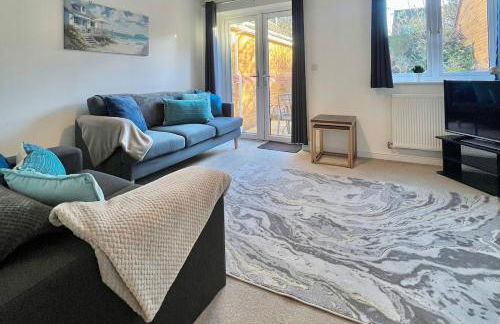 Rushden - 5 Beds Modern Home, Free Private Parking, TV, Garden - Foto 4