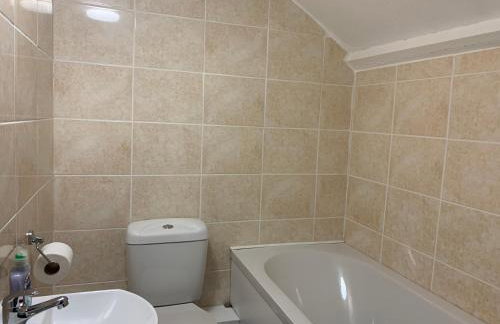 Awel Taf - A well-appointed cottage comfortably accommodates up to six guests - Foto 12