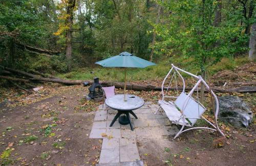 Vintage Lovers` Cabin with Jacuzzi & Lake Access - Foto 7