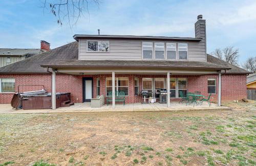 Pet-Friendly Tulsa Escape with Private Hot Tub! - Foto 4