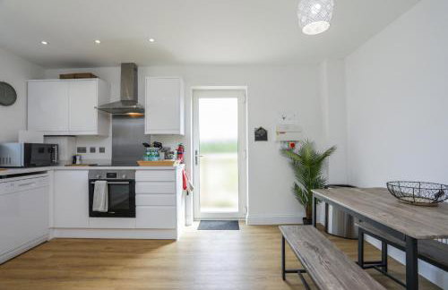 8 Iris Cottage 4-BR Coastal Home in Suffolk - Foto 15