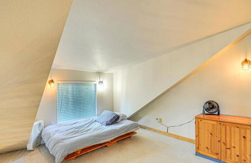 Port Orchard Lakefront Cabin with Fire Pit and Grill! - Foto 21