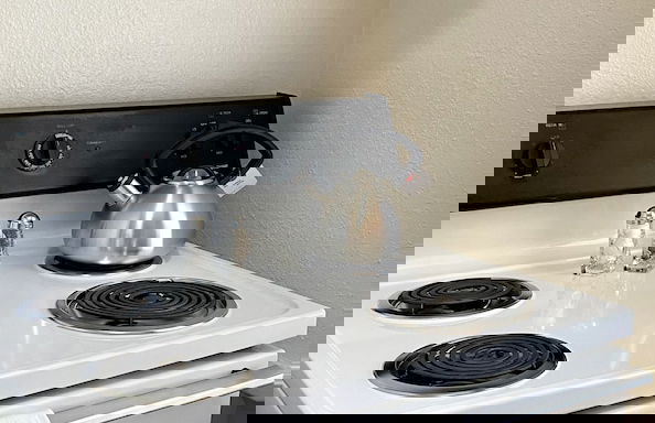 Evie's apartment - Photo 35