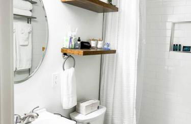 Vineyard Cottage-Pet Friendly & Walk to Oaklawn! - Foto 34