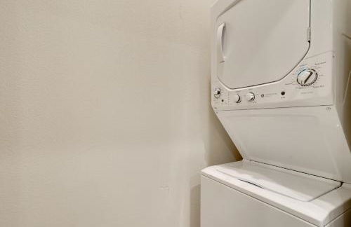 Pool Access, 1 Mi to Shops and Eats Crowley Rental - Foto 19