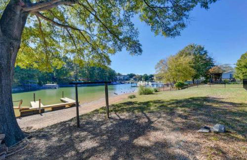 Tranquil Lakefront Carriage House with Dock - Foto 27