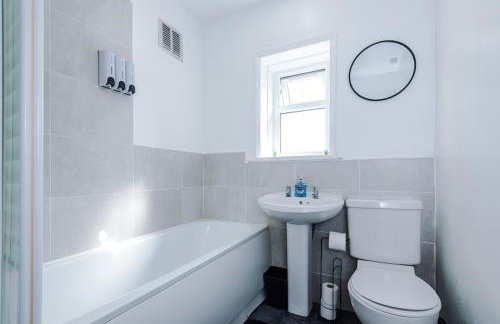 Charming 2 Bed House, Sleeps 6, Free parking, Contractors welcome - Foto 44