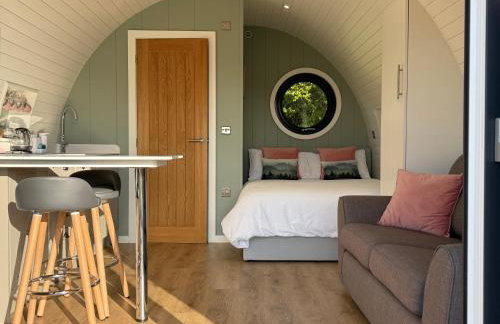 Luxury Glamping Pods with private Hot Tubs - Dog Friendly - Foto 28