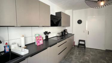 Design am Rhein I Traumlage Rheinufer I 3BR I Küche I öffentl Parkplätze I helloYOU apartments x BRIGHT Collection - Foto 2