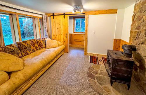 Private Forest Lodge Near Silverwood Theme Park - Sleeps 10 - Foto 15