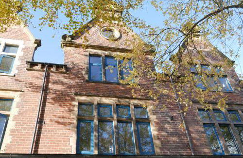 1 bed Apt close to Leeds Arena Sleeps up to 4 people F3 - Photo 21