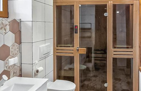 Stunning Home In Mikorowo With Wifi - Photo 16