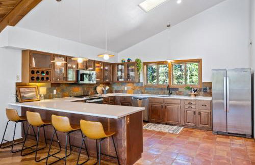 Nestled Inn Vacation Home Rental Evergreen - Trails, Views, Hot Tub, Skiing! - Foto 4