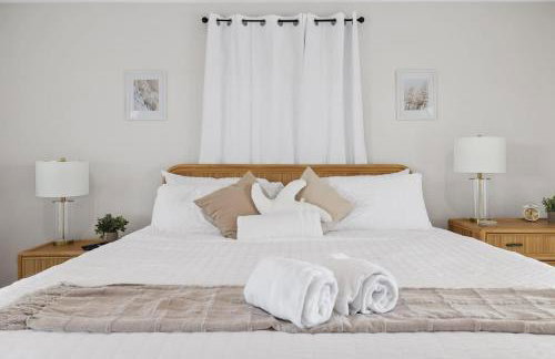 Elegant Updated Oceanfront Home with Pool & Hot Tub - Photo 65