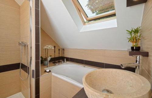 Le Loft Moderne et Chaleureux avec Vue Verdoyante - Foto 17