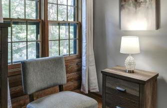 Charming Renovated Cabin with Fireplace - Foto 31