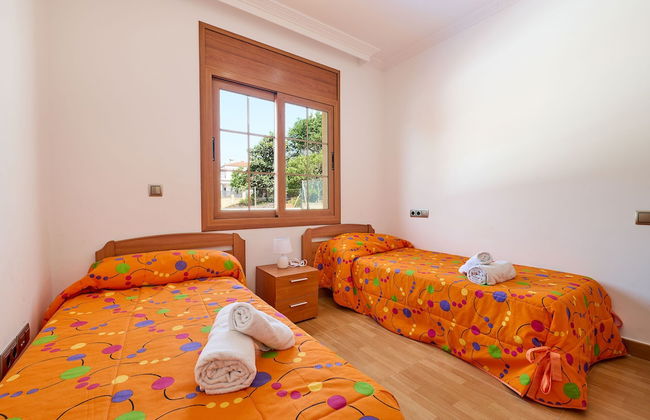 Marina in Blanes With 6 Bedrooms and 4 Bathrooms - Photo 12