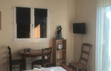 Studio chez Charles et Marie, indépendant de la maison, accès piscine, très calme, - Foto 9