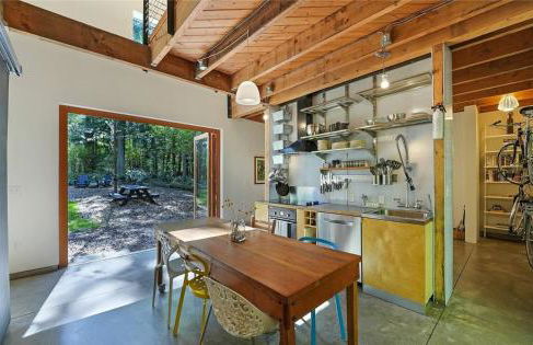 Guemes Island Road Modern Home - Foto 62