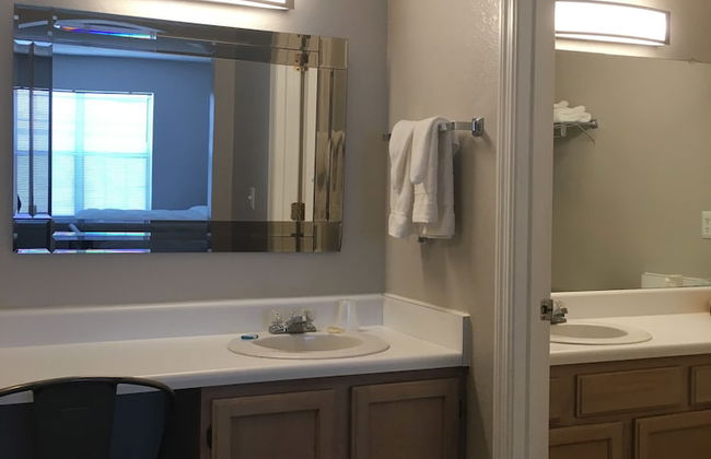 Ambassador Inn And Suites - Photo 33