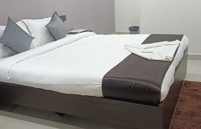 HOTEL BLACK GRAPES INN - Photo 7