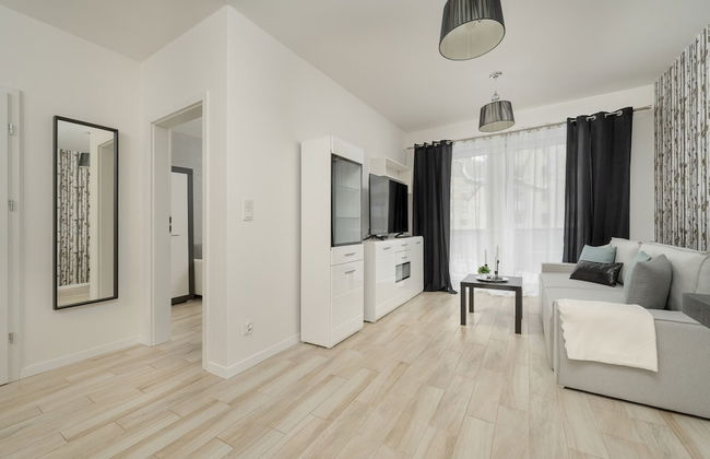 Wrocław Haven Apartment by Renters - Photo 14