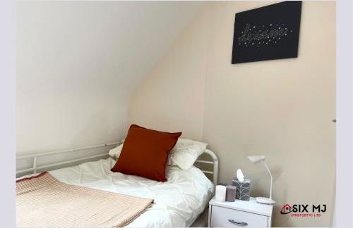 Chichele House, sleeps 8, Nr Rushden Lakes, allocated parking, corporate welcome - Foto 22