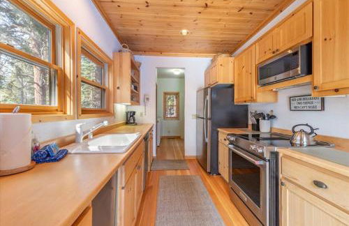 Cozy Designer Decorated Cabin Near Slopes Fireplace Peekaboo Lakeview - Foto 26