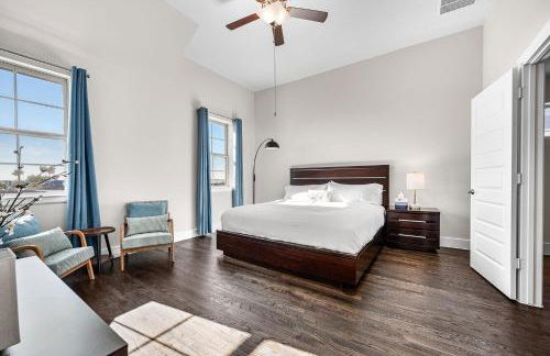 Stylish 4BR Lake House - Foto 14