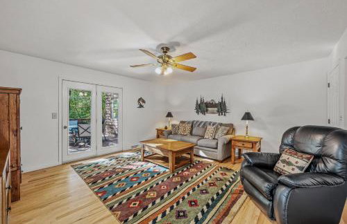 Almost Heaven - Grill, 2 King Beds, Wifi, Deck, Pool Access, Hiking, Wood Stove, Family Friendly - Foto 20