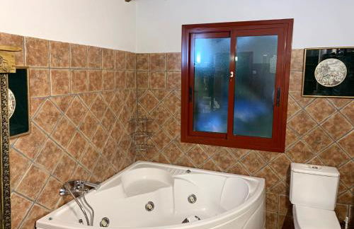 VILLA NABRISA MARBELLA, 5 BEDROOM, PRIVATE POOL, GARDEN, BBQ - Foto 77