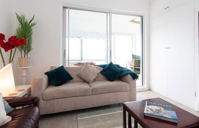 Beautiful Beachfront House wth Balcony Sea Views - Foto 52